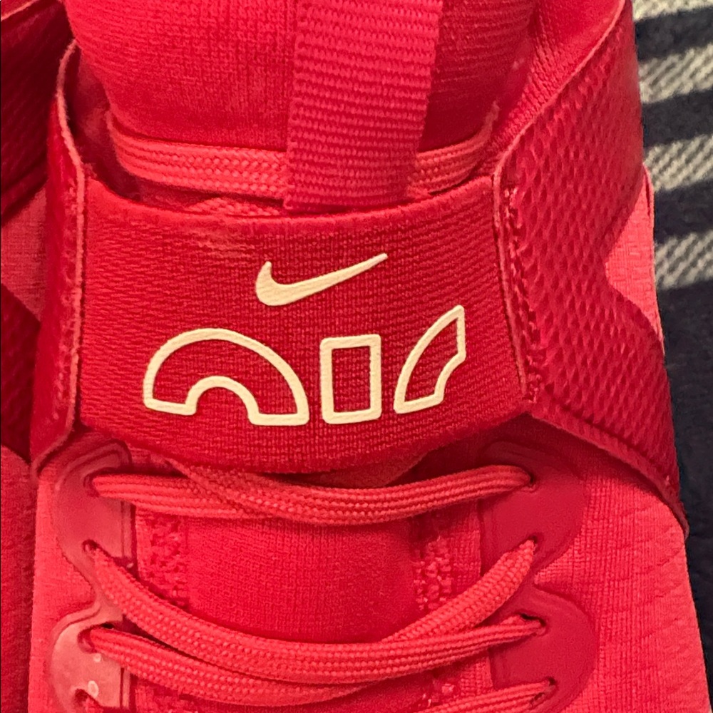 Nike Bright Hot Pink Running Shoes - Picture 2 of 5